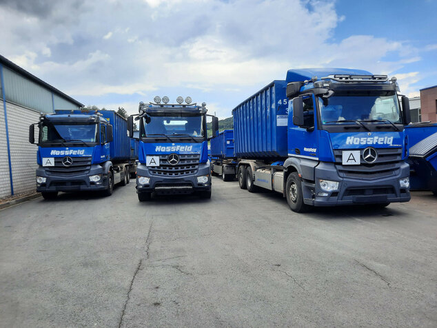 Die Lkw-Flotte von Hossfeld umfasst diverse Fahrzeuge jeder Größe